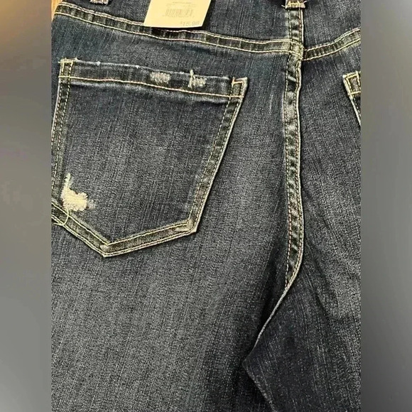New size 6 jean shorts - Picture 9 of 10